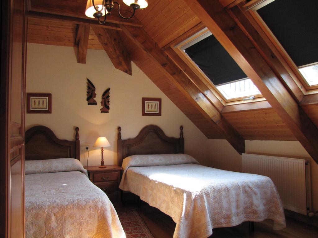 Casa Rural Burret Pensionat Ochagavía Exteriör bild