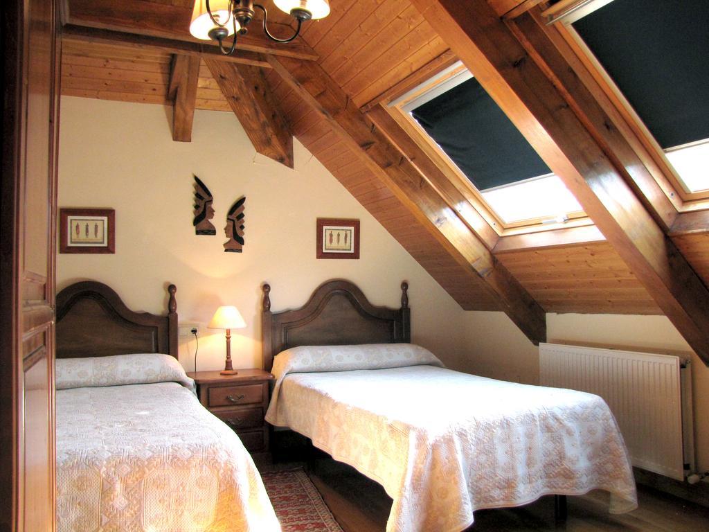 Casa Rural Burret Pensionat Ochagavía Exteriör bild