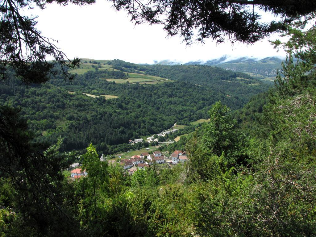 Casa Rural Burret Pensionat Ochagavía Exteriör bild